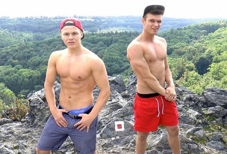 Muscle Flexing - Petr Brada And Peter Homely 2016-09-25