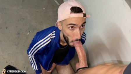 Unboxing the best veiny cock in Paris 2024-11-21