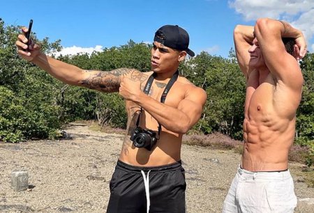 Bruce Harrelson - Flexing