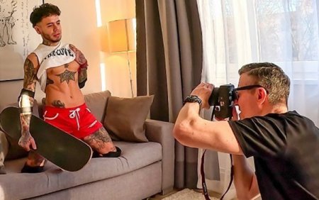 Spanish hottie Alexander stripped down to his skater pads